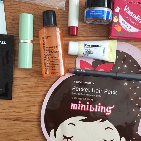 Makeup & skincare bundle + FREE GIFT 🎁 - Picture 4 of 8